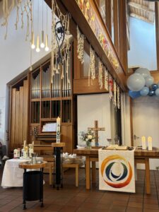 Mehr über den Artikel erfahren Konfi-Kleidungsbörse second hand – Style mit Geschichte